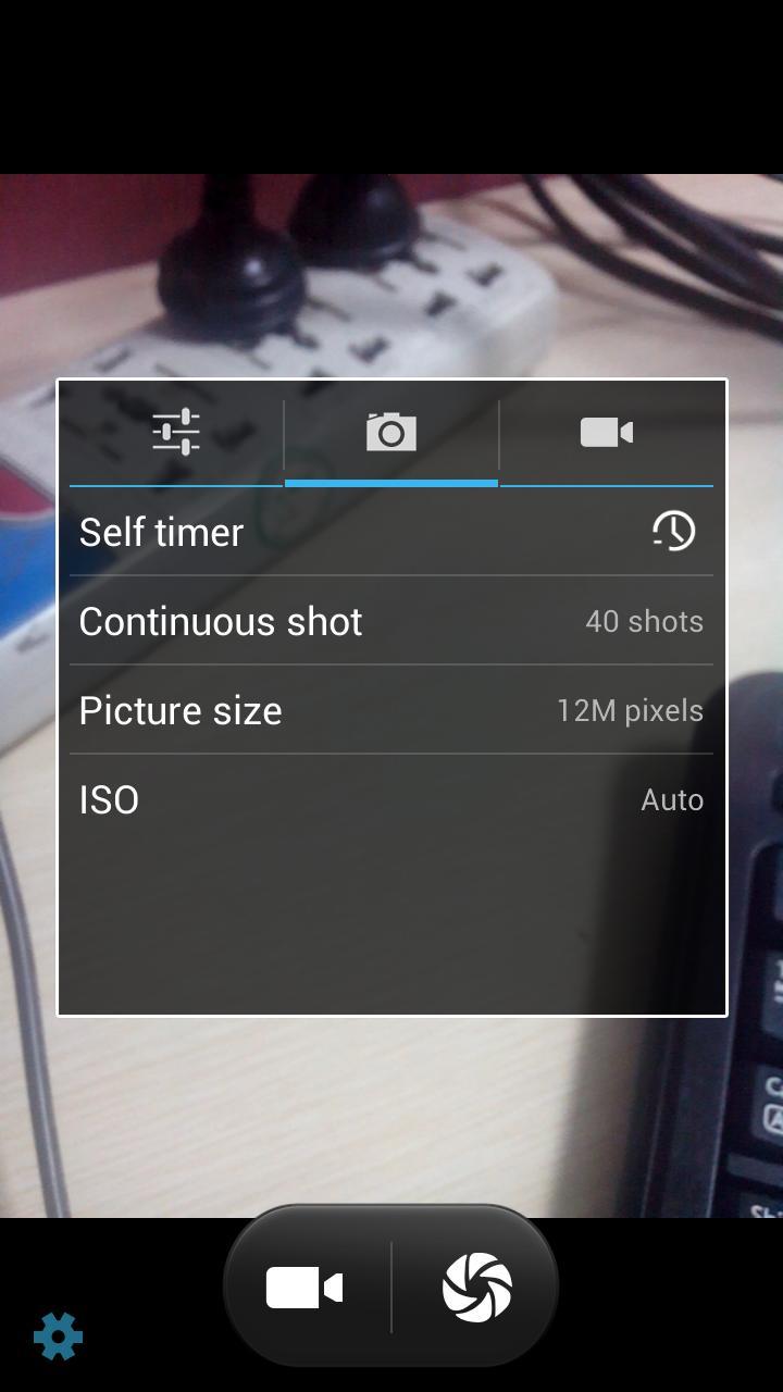 Shared Settings of Camera and Video camera 1) Flash mode: Auto, On, off.