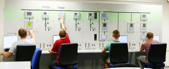 Training Module CZ042 Programming of 620 series relays in UniGear ZS1 switchgear CZ042 2 days The aim of the course is to learn 620 series relay operation, setting and configuration in UniGear ZS1