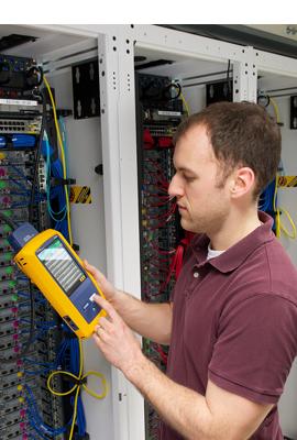 Provided by www.aaatesters.com Datasheet: DSX-5000 CableAnalyzer The DSX-5000 CableAnalyzer is the copper certification solution and is part of the Versiv cabling certification product family.