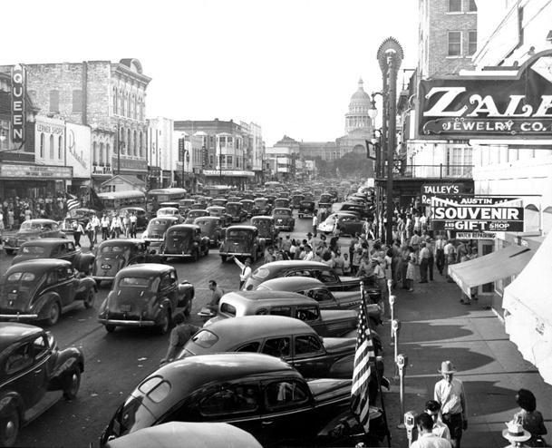 History of Downtown Retail In 1960 downtown Austin was the retail district serving the city s residential neighborhoods and surrounding communities.