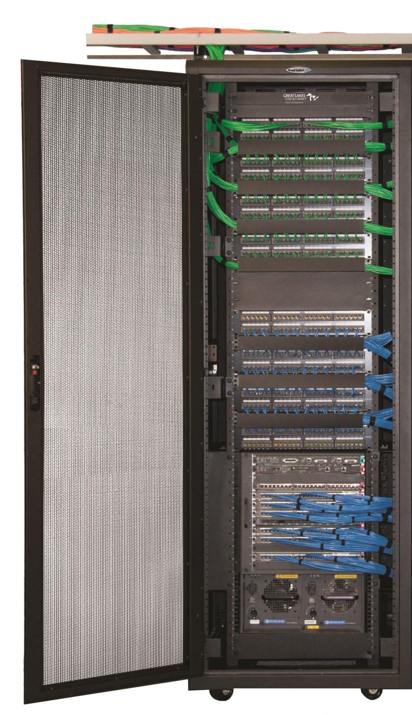 Side Clearance for airflow Verify that there is a minimum of 6" (15 cm) of clearance between the sides of the rack