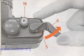Check that the film is advanced properly by carefully operating the cocking lever (4).