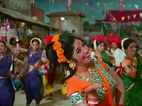 Music: Kalyanji Virji Shah, Anandji Virji Shah Lyrics: Anand Bakshi Film: Mere Humsafar, 1970 Starring: Sharmila Tagore, Jeetendra, Balraj Sahni, Laxmi Chhaya, Suresh, Jagdeep, Shammi A real nice