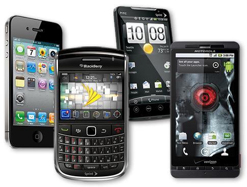 7 Slika 2: Primeri današnjih pametnih telefonov Zaradi vse večje priljubljenosti pametnih telefonov, postajajo le-ti predmet napadov z zlonamerno programsko opremo (malware).