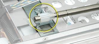 Note: When replacing the locking mechanism rod, make sure the first rib in the nylon roller