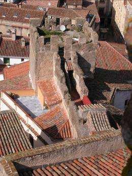 notifying the neighbourhoods not to park their cars close to the walls, etc. Figure 1. Cáceres wall and towers. 2. PREVIOUS WORK 2.