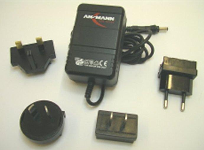 Voltage supply of the programming adapter: The programming adapter may only be supplied with power via the plug-in power