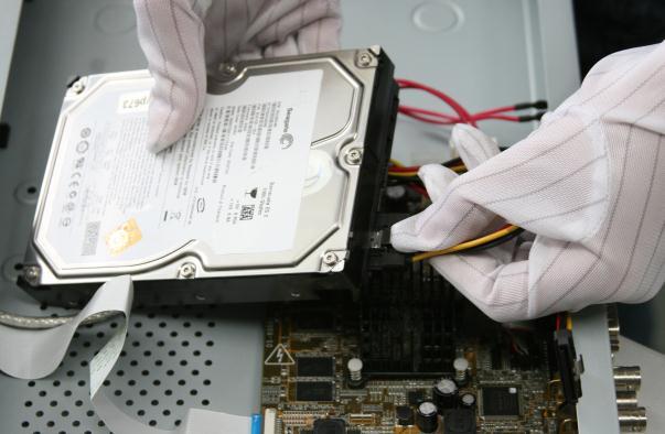A factory recommended HDD should be used for this installation. Steps: 1. Remove the cover from the NVR by unfastening the screws on the rear and side panel. 2.