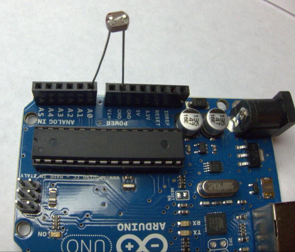 Arduino ADC Demo Need to connect photo-resistor between pin A0