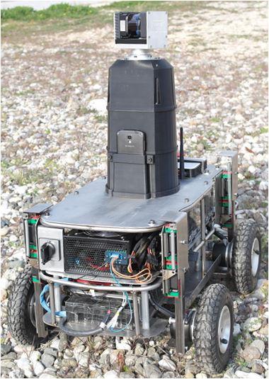 APPLICATION TO MOBILE ROBOTS n Outdoor mobile robot Andabata: the sensor is installed centered and on a mounting to avoid shadows from the