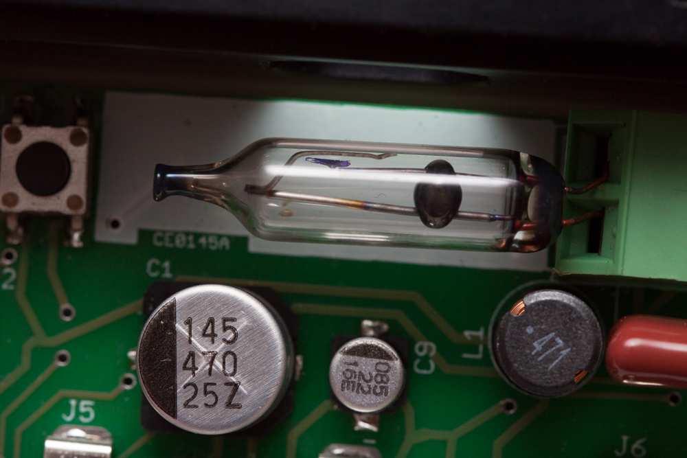 1 Replacing the calibration lamp Before any maintenance on the calibration module, switch off any power supply