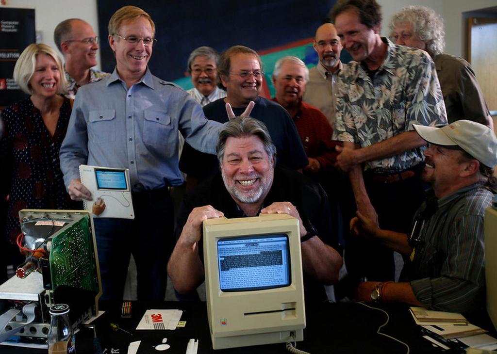 Some of Apple s earliest employees, including Steve Wozniak, center, and Randy Wigginton (flashing rabbit