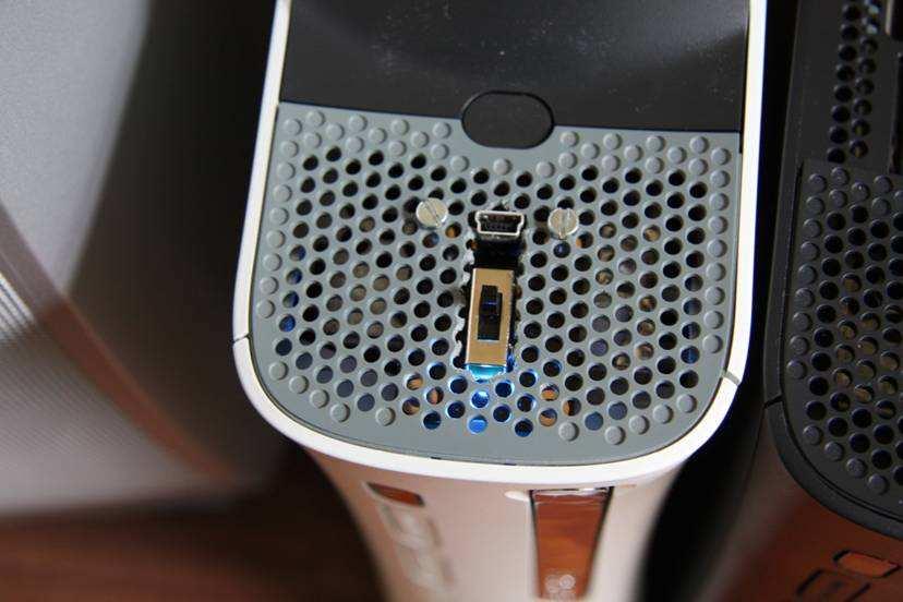 Plug the power into your Xbox360 and check if the blue LED shines when you switch to ON.