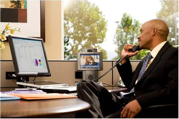 Videoconferencing with WebEx solution also increases the number of video participants that can be viewed, improves the resolution of displayed video, and adds video controls.
