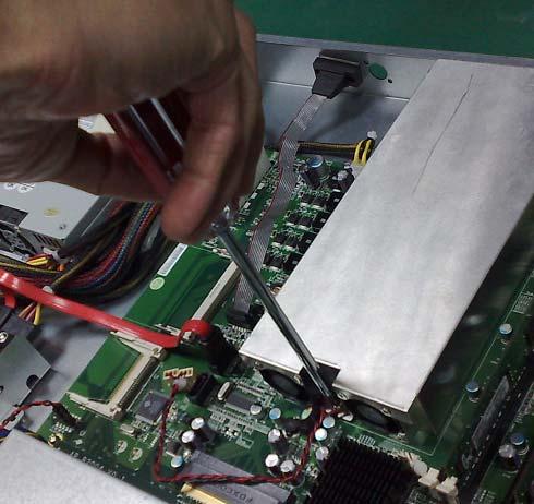 2-4 Installing CPU and Heatsink Module The