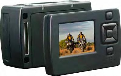 A strong, cleanly adapted waterproof housing and remote control are also included in the delivery of the Motorbike Edition. This means that snapshots can be taken while filming.