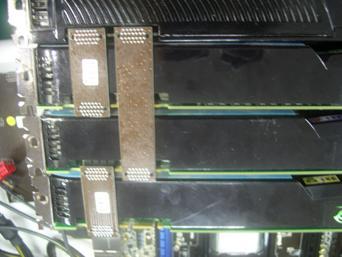 ) Each graphics card should have two goldfingers for the ASRock SLI Bridge Card connectors.