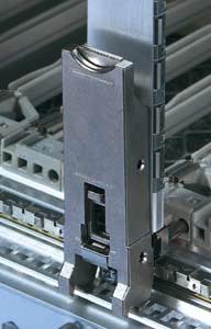 Only for use in conjunction with front horizontal rails with a 0 mm extension Optionally available with /2HP offset Option of installing keys Optional integral microswitch for live insertion