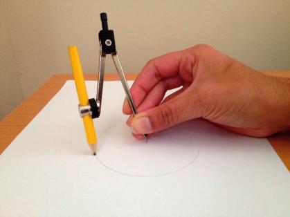 - Angle the compass relative to the paper; holding the compass perpendicular to the paper makes it difficult to maneuver. Holding the compass perpendicular to the paper makes it difficult to maneuver.