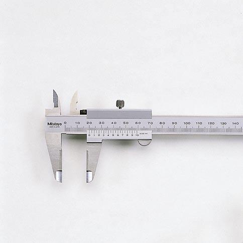 The small vernier face angle (14 ) provides easy reading. Different reading scales on vernier.