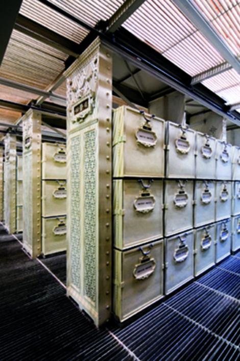 Long term archiving in the Austrian State Archives Digital Memory of the Republic The Austrian State Archive has rewarded Siemens on 10th of December 2009 with the design, built and maintenance of