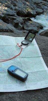 Using a GPS: At the trailhead 1. Power Saving: set display off after 15s, adjust screen brightness to min/max Smartphones: Airplane mode ON, GPS ON 2. Calibrate: compass & altimeter (if needed) 3.