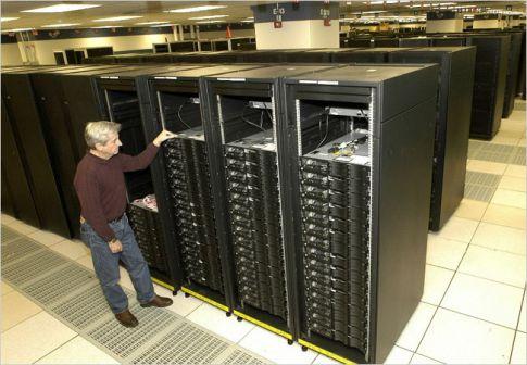 On the basis of Size a) Super Computer The fastest type of computer.