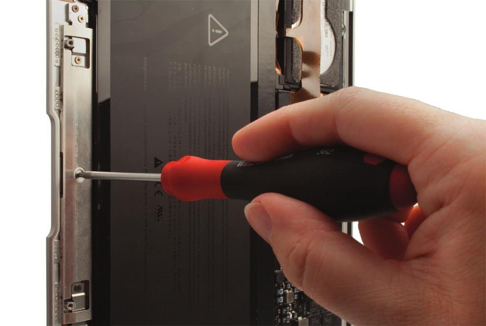 Using a T6 screwdriver, back the trackpad set screw