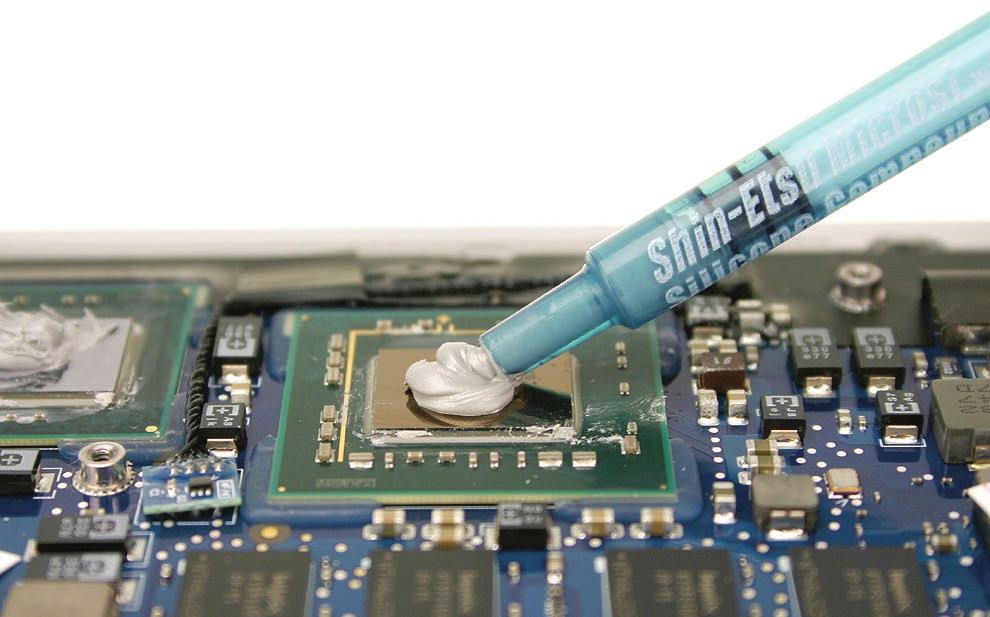Important: Avoid unnecessary contact with new thermal paste, as dirt and body oils reduce the paste s conductivity. 5.