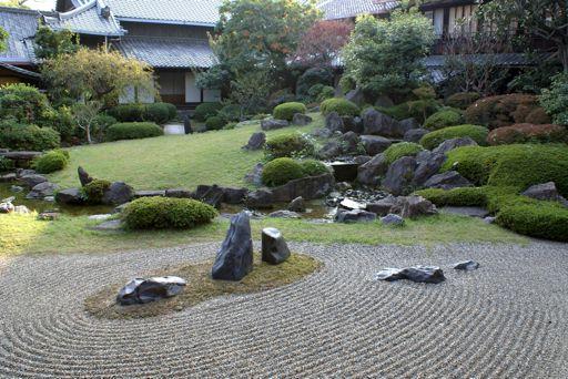 Source: Wikipedia (Japanese rock garden) Hadoop Zen! This is bleeding edge technology (= immature!) " Bugs, undocumented features, inexplicable behavior " Data loss(!)! Don t get frustrated (take a deep breath) " Those W$*#T@F!