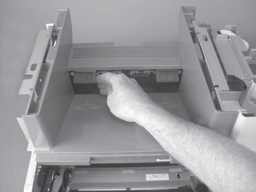 4 Figure 5-29 Reinstalling the top cover Reinstallation tip After reinstalling the cover, make