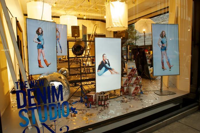 SELFRIDGES Denim studio opening engages with social media The Challenge Display windows were visible by pedestrian and automobile traffic 24/7, making reliability a primary concern Dynamic