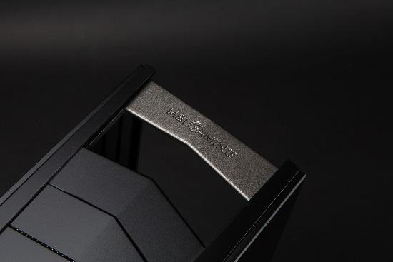 Unique desktop shape Gaming handle Dragon shield Carry to a LAN party A useful handle situated at the topback of the Aegis case can be