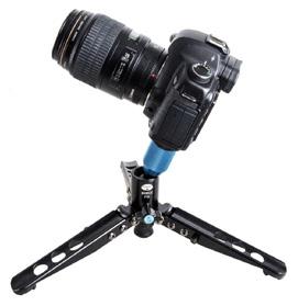 To lock the monopod in a vertical position, simply screw down the vertical locking collar and it will stand upright on its support feet *.