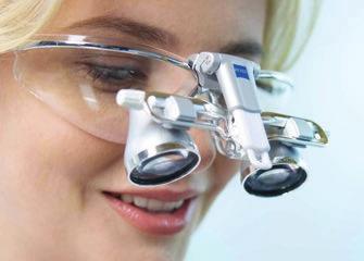 A smart combination High-quality optics and stylish design The ZEISS EyeMag Smart medical loupes with sports frame deliver style and functionality.