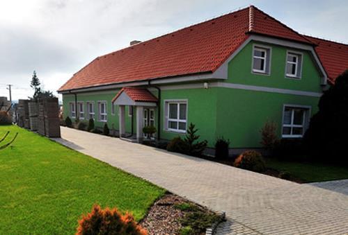 UTB ve Zlíně, Fakulta managementu a ekonomiky 38 8 PANFLEX-SLOVENSKO, S.R.O. Firma PANFLEX- SLOVENSKO, s.r.o. bola založená v roku 1994, ako dcérska pobočka českej firmy PANFLEX, s.r.o. V súčasnosti je hlavnou činnosťou firmy PANFLEX SLOVENSKO, s.