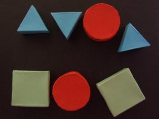Circle Square 18 100 Triangle Circle Square 16 75 Triangle (c) Squares detection (d) Triangles