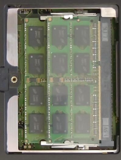Removing the memory modules Remove the screw (yellow circle).[##901] Remove the RAM door (green arrow).