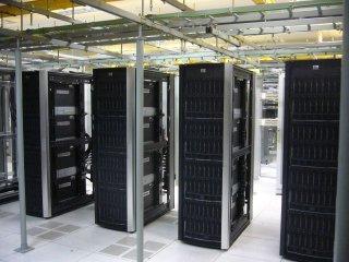 Energy-Efficiency of Data Centers CO 2 Emission in Data Centers Heat Generation Non uniform workload distribution Heterogeneity of computing hardware Heat Extraction Layout of server racks Placement