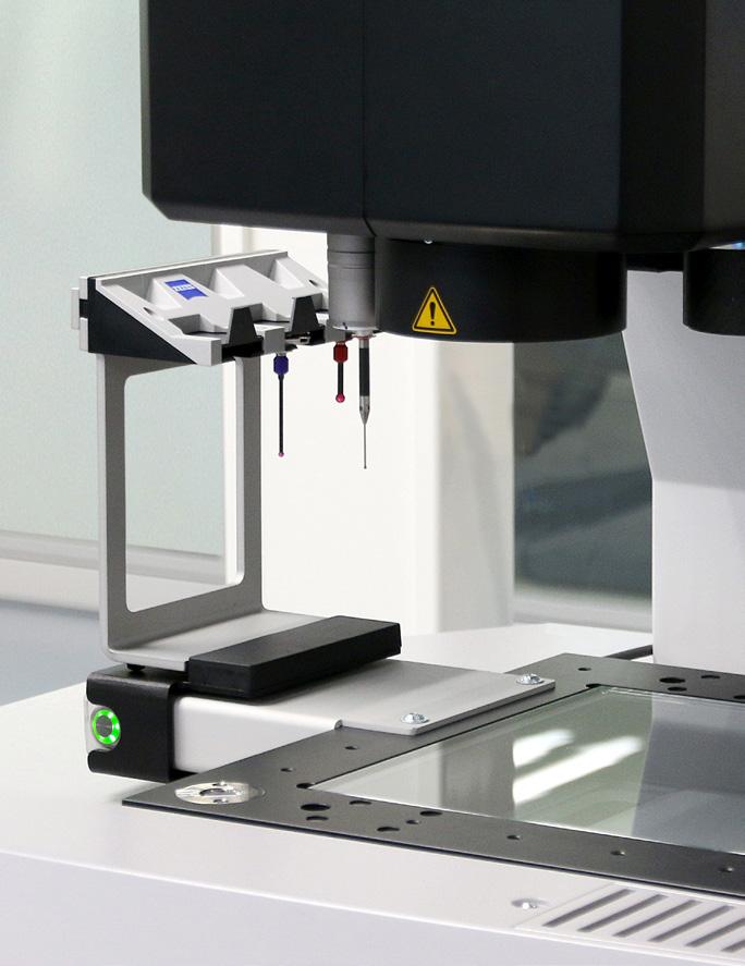 Automatically moving changer rack ProMax from ZEISS for O-INSPECT 322 The ZEISS ProMax automatic changer rack is an extension of the ZEISS MSR. It enables you to use the complete measuring range.