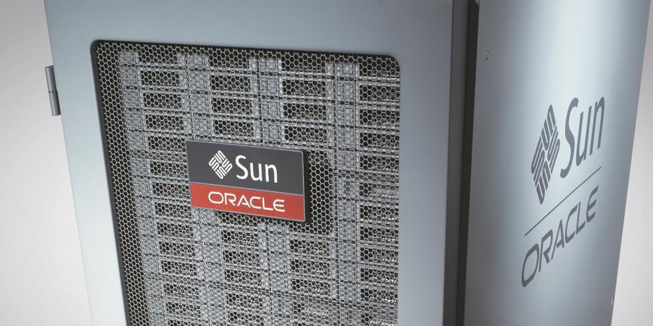 Introduction Oracle Server X5-8, Oracle s new eight-socket x86 server, is part of a family of Oracle x86 servers that are purpose-built to be best for running Oracle software.
