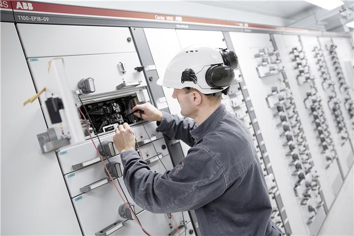 Integrated ABB solution Installation and commissioning: made by our technician worldwide present Customer Training Upgrades, Extensions and Retrofit solutions: available for aging and legacy