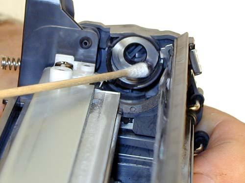 Figure 41 26) Make sure the doctor blade seals are clean.