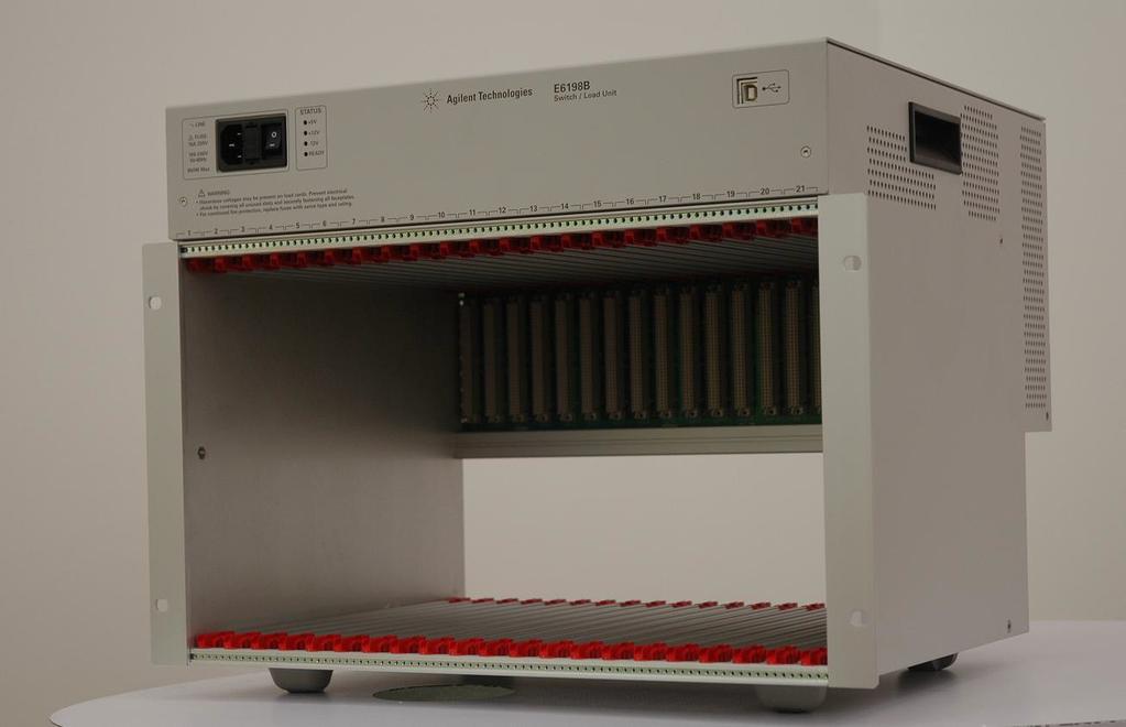 3 Switch/Load Unit and Plug-In Cards Figure 3-1 Agilent E6198B Standalone