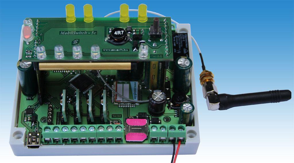 The device is equipped with 4 digital inputs which can be connected to several modules, for instance small panels with voltageless input contacts, voltage level comparators, opto-couplers or panels