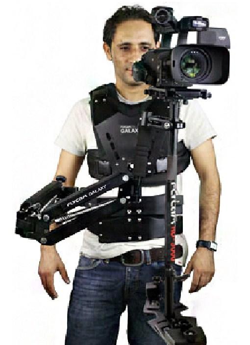 FLYCAM GALAXY ARM & VEST WITH HD-3000 STABILIZATION SYSTEM 11 For normal shooting, hold the handle in the middle.