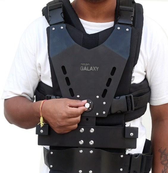 The length of the chest plate can be adjusted according to the height of the person