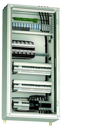 General presentation Examples of switchboard configurations Presentation Incomer Interpact INS160 Lateral handle Incoming cables via bottom,