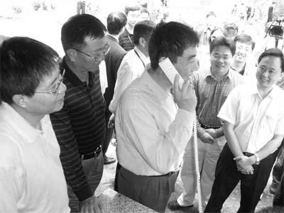 Phone to Every Family and Internet to Every Village by 2020. 16 Government Support In May 2004, Phone to Every Village project SCDMA field demonstration by Chinese MII.