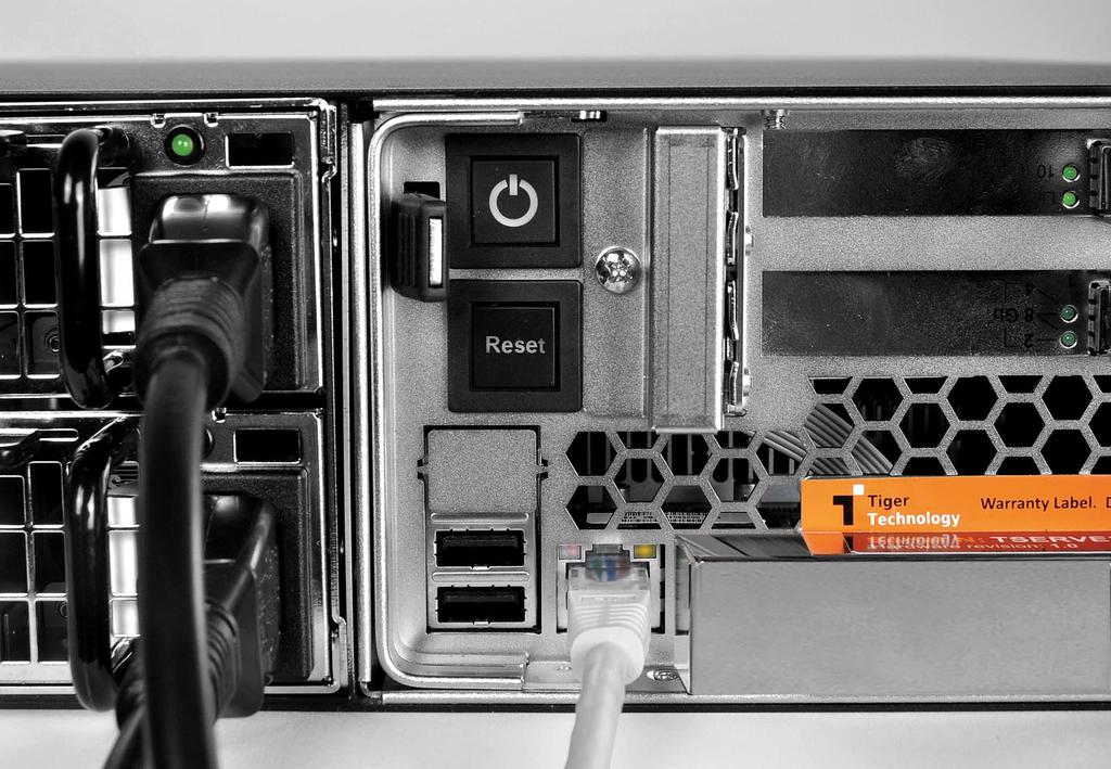 You can power up the other server node at any time, while the appliance is operating. 2. Connect the power cord to the power outlet.